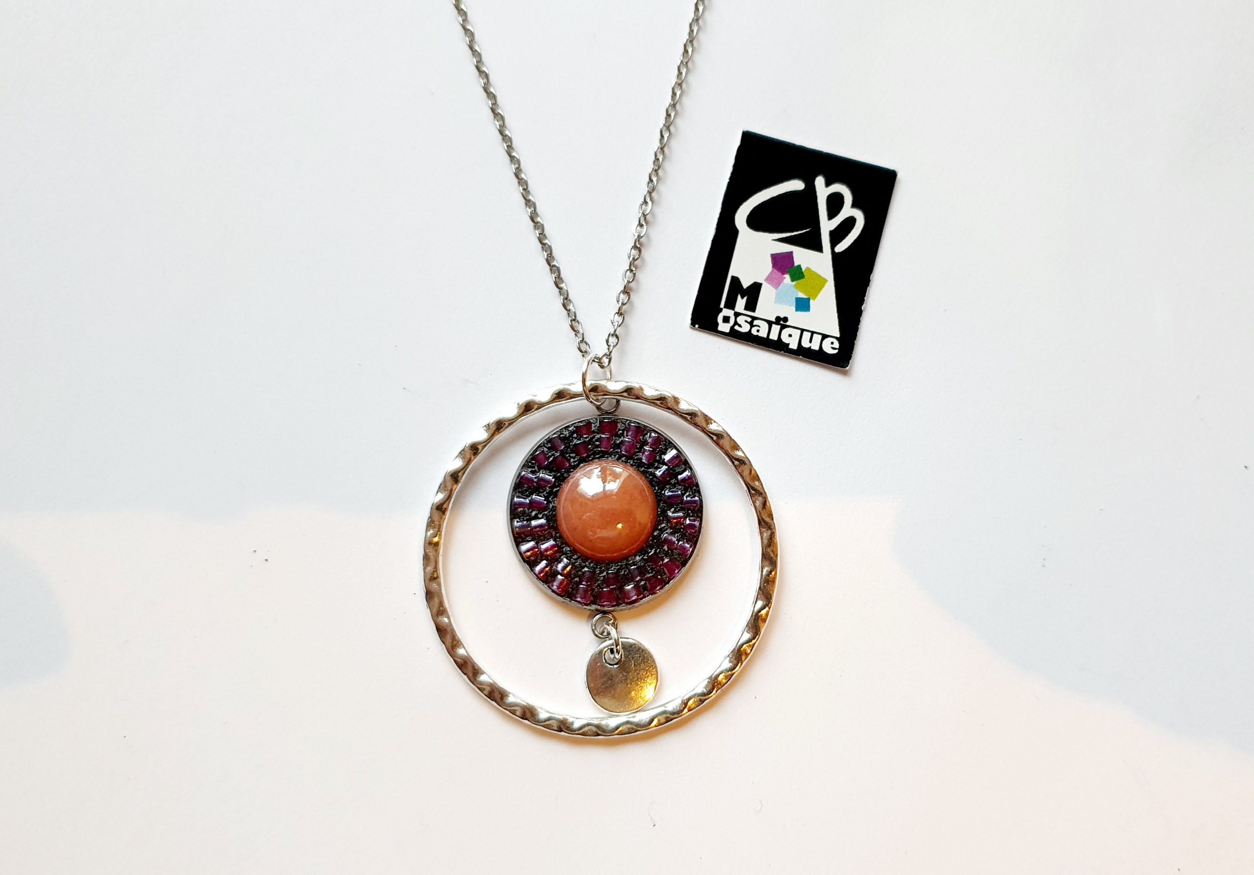 Collier Cercle mosaïque rose en verre et rocaille