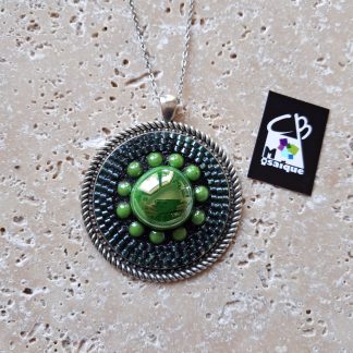 Collier rond Vert en verre et rocaille