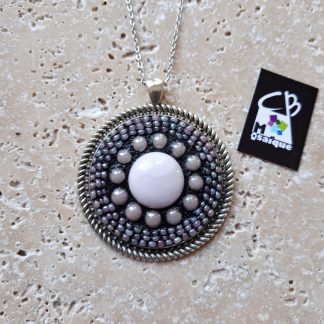 Collier rond Blanc en verre et rocaille
