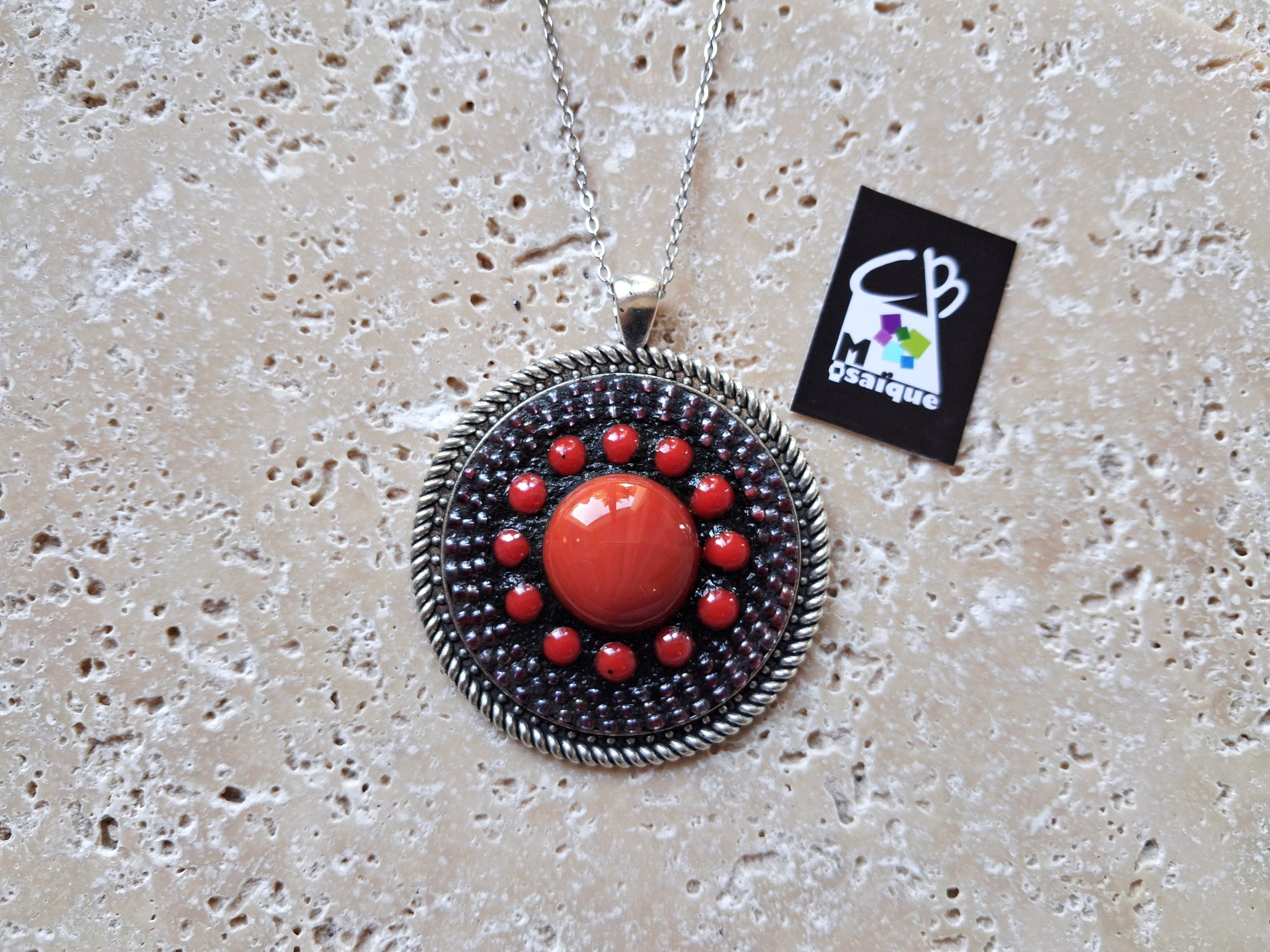 Collier rond Rouge en verre et rocaille